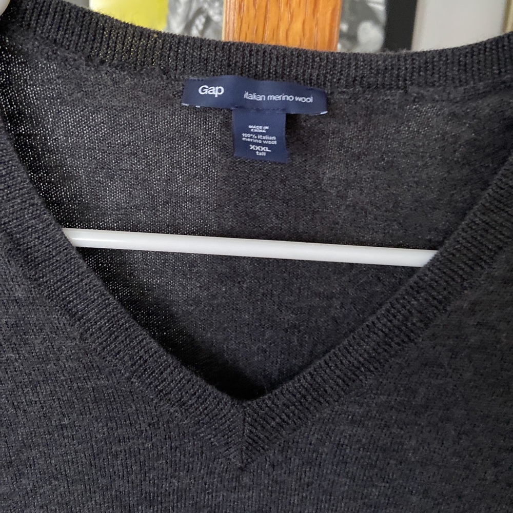 Gap 100% Merino Wool Sweater - Picture 3 of 4